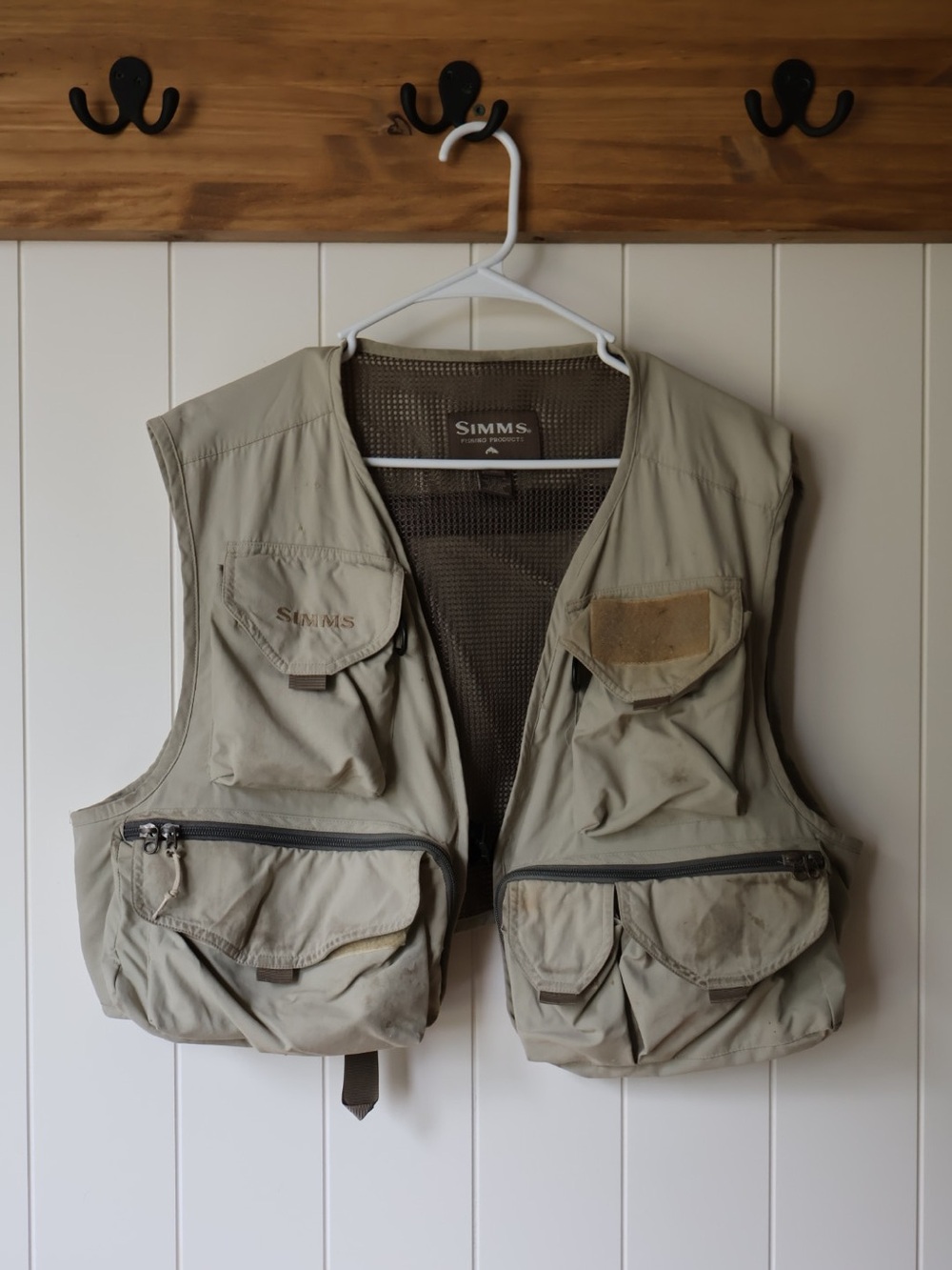 Simms Fishing Vest in Khaki/Tan